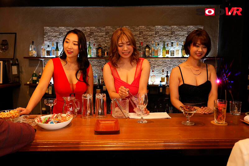 【VR】平日昼間のみおっパブ営業するスナック。ママたちの熟れたデカ乳、淫美な肉体を堪能できる「ちょっといいお店」 2枚目