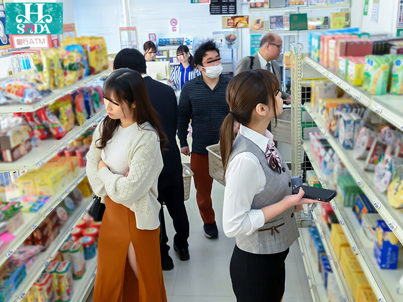 時間停止コンビニ。 時間を止める事ができる神装置で好きな時に挿れたり、止めたりし放題。 4枚目